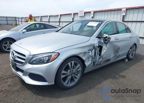 2018 Mercedes-Benz C 350E z USA, uszkodzony, nr VIN 55SWF4HB2JU238570